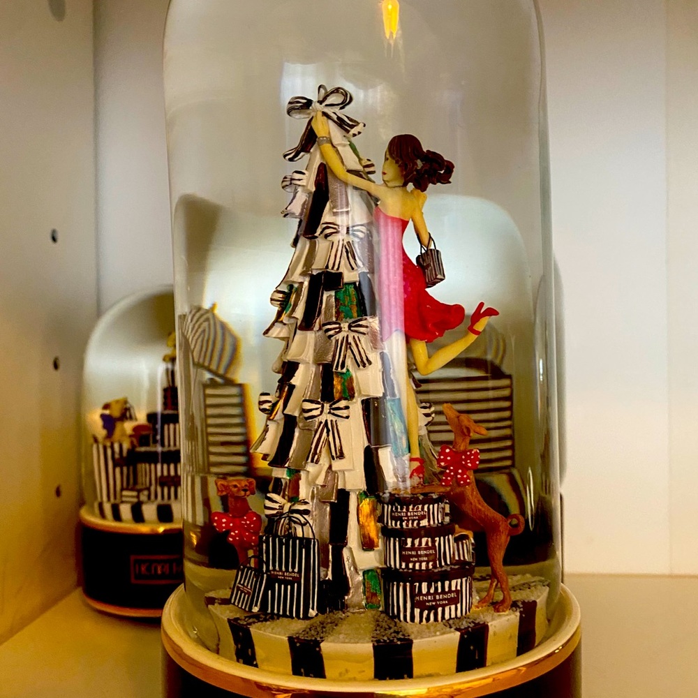 Henri Bendels Christmas snowglobe